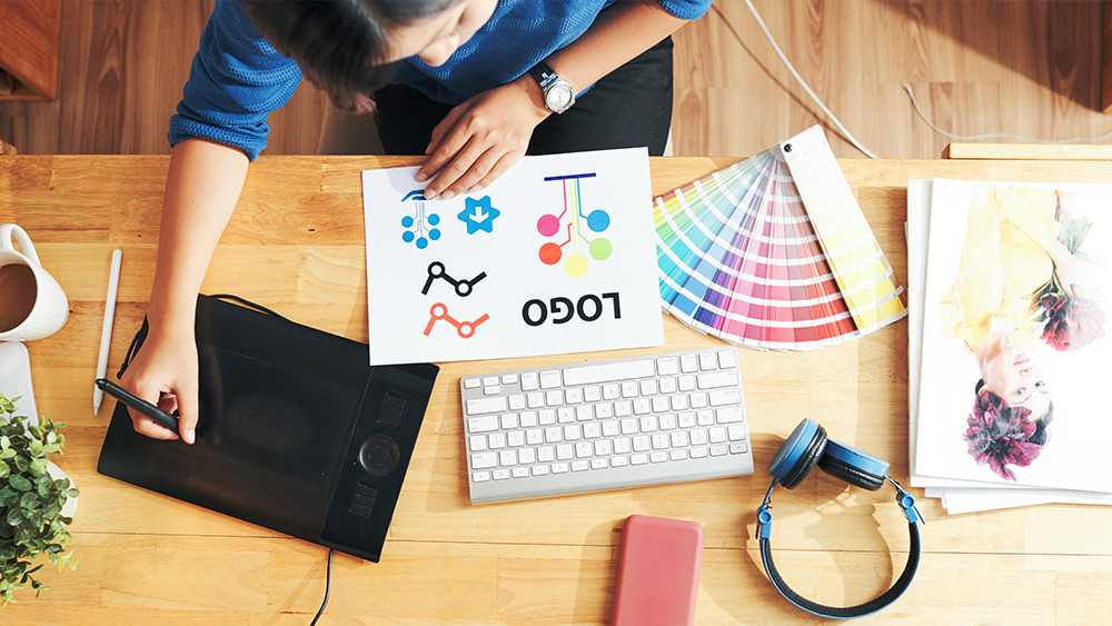 10 Killer Strategies for a Stand Out Blog Logo Design: From Typography to Content Reflection